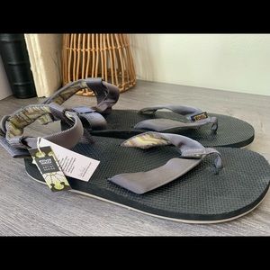 NWT Teva Artist Series sandals